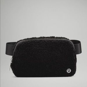 Lululemon Everywhere Fleece Belt Bag Black